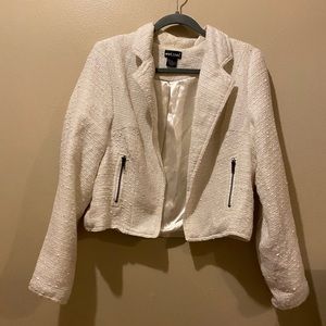 Short white jacket